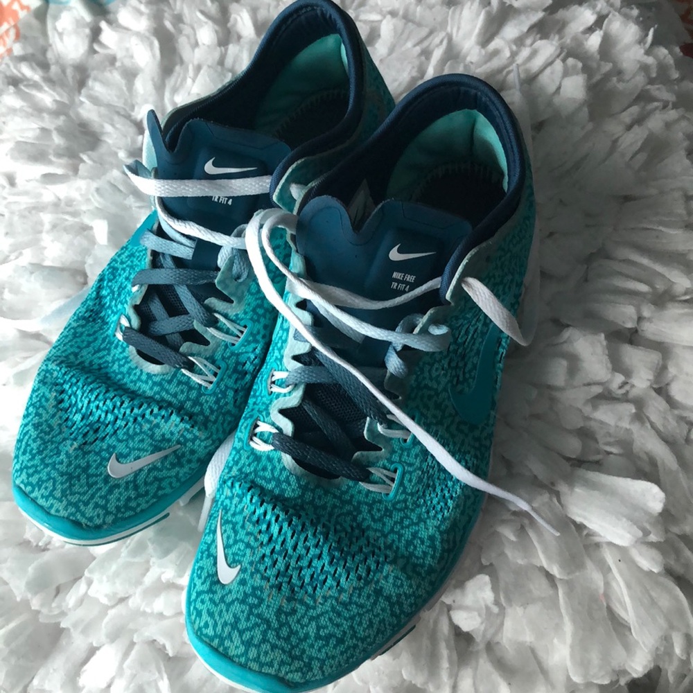 NIKE FREE TR FIT 4   tennis shoes size 6.5